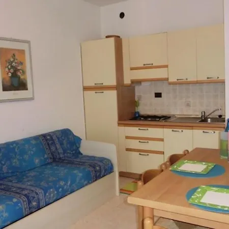 Flat For Up 7 Guests In Residence With Pool Διαμέρισμα *