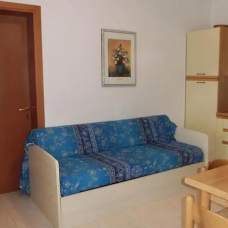 Flat For Up 7 Guests In Residence With Pool Διαμέρισμα