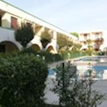 Flat For Up 7 Guests In Residence With Pool Διαμέρισμα *