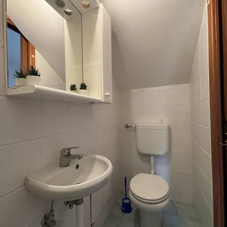 Flat For Seven Guests In With Pool بيبيوني