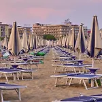 Апартаменти Flat For Seven Guests In With Pool Бібіоне