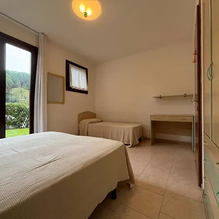 Lägenhet Flat For Seven Guests In With Pool