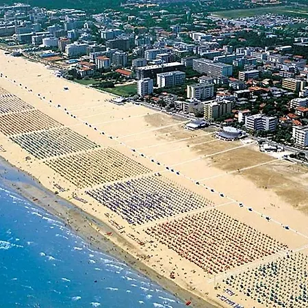 Nestled In A With Pool Lejlighed Bibione