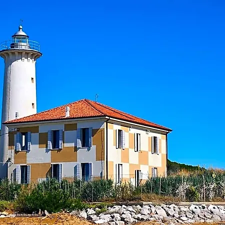 Nestled In A With Pool Lejlighed